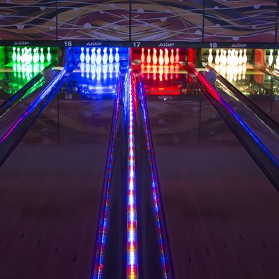 Μεγάλη μηχανή bowling για εσωτερικό κέντρο παιχνιδιών ανθεκτική εύκολη συντήρηση είναι προσαρμοσμένη